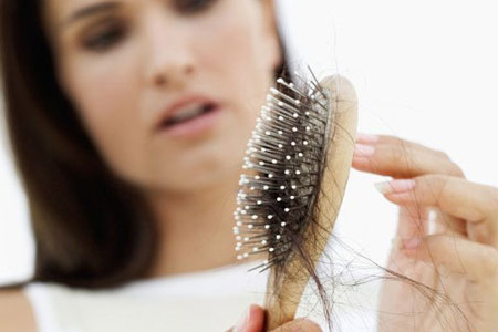 nguyên nhân rụng tóc nhiều ở nữ giới